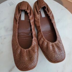 EUC Hollywould brown tan ballerina flats